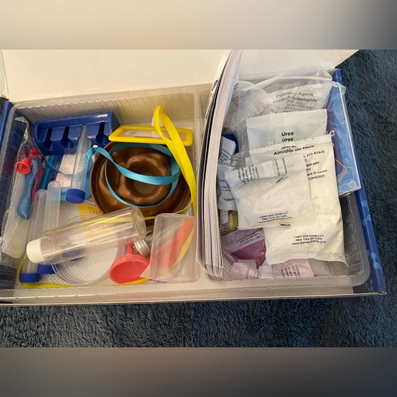 Super cool science kit, gently used - Picture 2 of 3